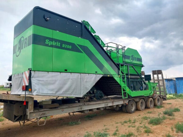 Комбайны Комбайн картофелеуборочный AVR SPIRIT 9200, 2-рядный, с бункером, с 2-мя двойными пальцевыми гребенками, б/у 400га