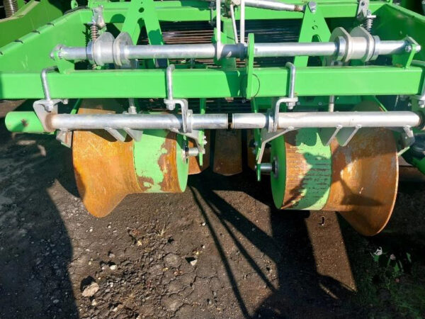 Комбайны Комбайн картофелеуборочный AVR SPIRIT 9200, 2-рядный, с бункером, с 2-мя двойными пальцевыми гребенками, б/у